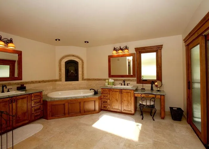 Mandina's Cabinets project photo